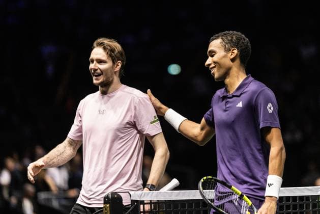 Rolex Paris Masters 2025 - Day 6 Felix Auger-Aliassime (CAN) plays against Alexander Bublik (KAZ) in the men s singles semi-final match on day six of the Paris ATP, Tennis Herren Masters 1000 tennis tournament at the Paris La Defense Arena in Nanterre, on the outskirts of Paris. Paris France  Copyright: xIbrahimxEzzatx originalFilename:ezzat-notitle251101_npv8X.jpg