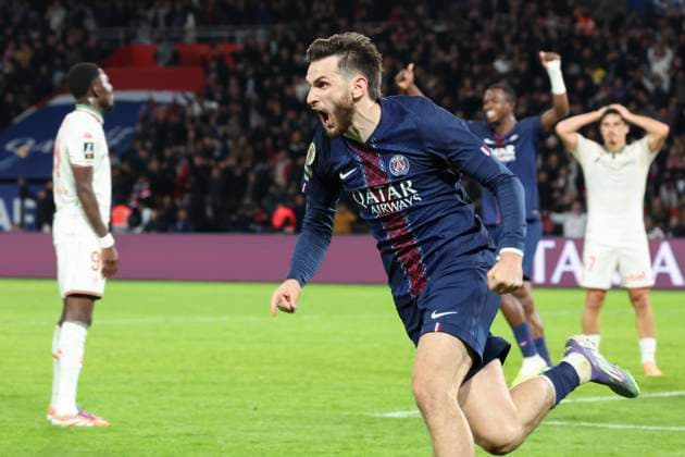 FOOTBALL : Paris Saint Germain Vs OGC Nice - Ligue 1 - 01 11 2025 Joie de Khvicha Kvaratskhelia (PSG) sur le but de Goncalo Ramos (PSG) ParisFrance  Copyright: xMichaelxBaucherx