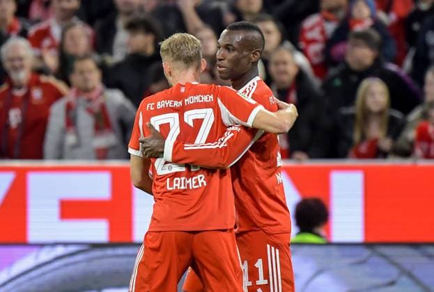 01 11 2025, xemx, Fussball 1 Bundesliga, FC Bayern Muenchen Bayer 04 Leverkusen v l Nicolas Jackson FC Bayern Muenchen Jubel, Torjubel, celebrate the goal, jubiliert über das Tor zum 2 0 DFL DFB REGULATIONS PROHIBIT ANY USE OF PHOTOGRAPHS as IMAGE SEQUENCES and or QUASI VIDEO Muenchen