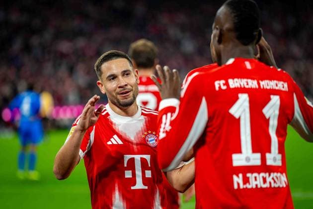 SOCCER - DFL, Bayern vs Leverkusen MUNICH,GERMANY,01.NOV.25 - SOCCER - 1. DFL, 1. Deutsche Bundesliga, FC Bayern Muenchen vs Bayer 04 Leverkusen. Image shows the rejoicing of Raphael Guerreiro and Nicolas Jackson (Bayern).  GEPAxpictures xKevinxHackner