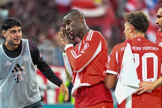1 Liga 25 26 1 BL 25 26 FC Bayern München Bayer 04 Leverkusen on 01 11 2025 at the Allianz Arena in Munich Cheering, goal celebration, goal scorer, goal scorer Nicolas Jackson Bayern Muenchen cheers after his goal for 2 0 MT