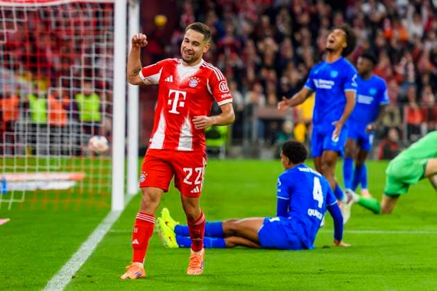 GER, DFB, FC Bayern Muenchen vs Bayer 04 Leverkusen 01 11 2025, Allianz Arena, Muenchen, GER, DFB, FC Bayern Muenchen vs Bayer 04 Leverkusen, in the picture cheering after the goal to 3 0 by Raphael Guerreiro FCB 22 nordphotoxGmbHx xStraubmeier nph00004