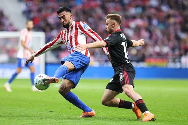 November 1, 2025, Madrid, Madrid, SPAIN: Nico Gonzalez of Atletico de Madrid and Peque Fernandez of Sevilla FC in action during the Spanish League, LaLiga EA Sports, football match played between Atletico de Madrid and Sevilla FC at Riyadh Air Metropolitano stadium on November 01, 2025, in Madrid, Spain. Madrid SPAIN - ZUMAa181 20251101_zaa_a181_181 Copyright: xIrinaxR.xHipolitox