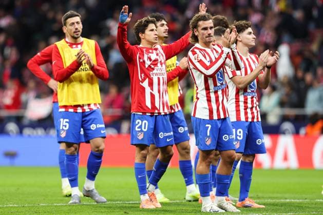 November 1, 2025, Madrid, Madrid, SPAIN: Players of Atletico de Madrid greeting the fans during the Spanish League, LaLiga EA Sports, football match played between Atletico de Madrid and Sevilla FC at Riyadh Air Metropolitano stadium on November 01, 2025, in Madrid, Spain. Madrid SPAIN - ZUMAa181 20251101_zaa_a181_189 Copyright: xIrinaxR.xHipolitox