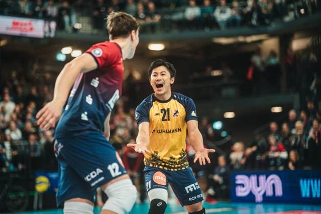 VBL SVG Lüneburg vs Netzhoppers KW, 01 11 2025 Sho Takahashi SVG Lüneburg, 21 cheers Volleyball Bundesliga, Matchday 4 SVG Lüneburg vs Netzhoppers KW on 01 11 2025 in the LKH Arena, Lüneburg Copyright: xBEAUTIFULxSPORTS Tonhäuserx