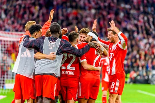 GER, DFB, FC Bayern Muenchen vs Bayer 04 Leverkusen 01 11 2025, Allianz Arena, Muenchen, GER, DFB, FC Bayern Muenchen vs Bayer 04 Leverkusen, pictured celebrating after the 3-0 goal by Raphael Guerreiro FCB 22 with Harry Kane FCB 9 Leon Goretzka FCB 8 Serge Gnabry FCB 7 nordphotoxGmbHx xStraubmeier nph00004
