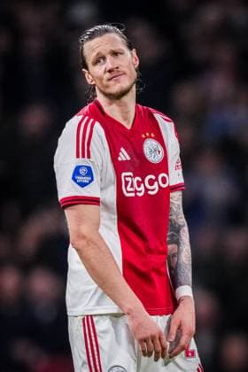 AMSTERDAM , 01-11-2025 , JohanCruyff Arena , season 2025 2026 , Dutch Eredivisie football , match between Ajax and sc Heerenveen , picture shows Ajax player Wout Weghorst disappointed Ajax - Heerenveen  x31798409x Copyright: