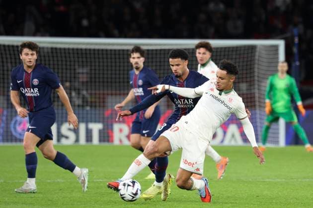FOOTBALL : Paris Saint Germain Vs OGC Nice - Ligue 1 - 01 11 2025 Sofiane Diop (OGC Nice) Vs Warren Zaire-Emery (PSG) ParisFrance  Copyright: xMichaelxBaucherx