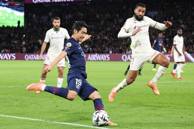 FOOTBALL : Paris Saint Germain Vs OGC Nice - Ligue 1 - 01 11 2025 Lee Kang-In (PSG) Vs Ali Abdi (OGC Nice) ParisFrance  Copyright: xMichaelxBaucherx