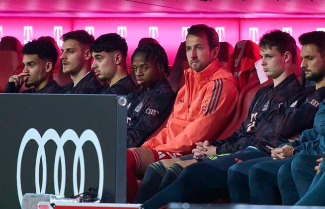 Harry Kane of FC Bayern München Jonas Urbig goalkeeper of FC Bayern München Aleksandar Pavlovic of Bayern München Josip Stanisic of FC Bayern München Luis Fernando Diaz of FC Bayern München on the bench in the match FC BAYERN MÜNCHEN - BAYER 04 LEVERKUSEN on November 1, 2025 at Allianz Arena München, Germany. Season 2026 2026, 1.Bundesliga, FCB, matchday 9,