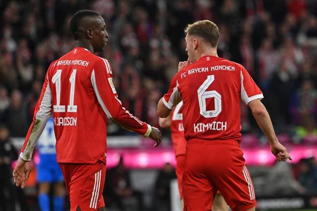 01 11 2025, xjrdrx, Fußball 1 Bundesliga, FC Bayern Muenchen Bayer 04 Leverkusen v l Torjubel nach dem Tor zum celebrating the goal celebrate 2 0 durch Nicolas Jackson FC Bayern Muenchen DFL DFB REGULATIONS PROHIBIT ANY USE OF PHOTOGRAPHS as IMAGE SEQUENCES and or QUASI VIDEO Muenchen