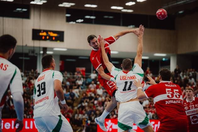 HANDBALL - OEHB, 100 years anniversary VIENNA,AUSTRIA,01.NOV.25 - HANDBALL - OEHB, Oesterreichischer Handballbund, Handball Austria, 100 years anniversary, test match, Austria vs Hungary. Image shows Boris Zivkovic (AUT) and Patrik Ligetvari (HUN).  GEPAxpictures xAlexanderxSolc