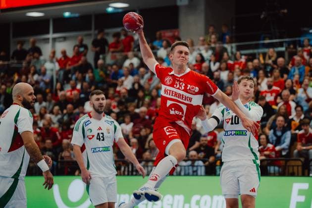 HANDBALL - OEHB, 100 years anniversary VIENNA,AUSTRIA,01.NOV.25 - HANDBALL - OEHB, Oesterreichischer Handballbund, Handball Austria, 100 years anniversary, test match, Austria vs Hungary. Image shows Mykola Bilyk (AUT) and Zsolt Krakovszki (HUN).  GEPAxpictures xAlexanderxSolc