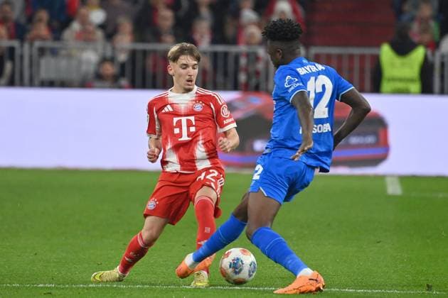 Lennart KARL Bayern Muenchen , Action,duel against Edmond TAPSOBA Bayer Leverkusen Football 1 Bundesliga Season 2025 2026, 9 Matchday, Matchday09 FC Bayern Muenchen Bayer 04 Leverkusen on 01 11 2025 , A L L I A N Z A R E N A