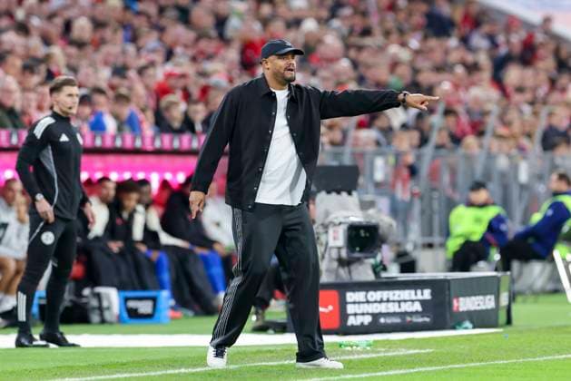 Trainer Vincent Kompany (FC Bayern Muenchen) gestikuliert, Bundesliga, FC Bayern München v Bayer 04 Leverkusen, Allianz Arena am 01. November 2025 in München, Deutschland. (Foto von Marco Steinbrenner DeFodi Images) Trainer Vincent Kompany (FC Bayern Muenchen) gestures, Bundesliga, FC Bayern München v Bayer 04 Leverkusen, Allianz Arena, November 1, 2025 in München, Germany. (Photo by Marco Steinbrenner DeFodi Images) DFL regulations prohibit any use of photographs as image sequences and or quasi-video. Trainer Vincent Kompany FC Bayern Muenchen gestures, Bundesliga, FC Bayern München v Bayer 04 Leverkusen, Allianz Arena on November 01, 2025 in Munich, Germany Photo by Marco Steinbrenner DeFodi Images Trainer Vincent Kompany FC Bayern Muenchen gestures, Bundesliga, FC Bayern München v Bayer 04 Leverkusen, Allianz Arena, November 1, 2025 in Munich, Germany Photo by Marco Steinbrenner DeFodi Images DFL regulations prohibit any use of photographs as image sequences and or quasi video