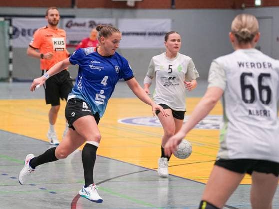 Svenja Mann Bergischer HC, 04 attacking the goal Bergischer HC Women vs SV Werder Bremen Women, Handball, 2 Bundesliga Women, Matchday 7, Season 2025 2026, 01 11 2025 Bergischer HC Women vs SV Werder Bremen Women, Handball, 2 Bundesliga Women, Matchday 7, Season 2025 2026, 01 11 2025 Solingen Copyright: xEibner-Pressefoto DamianxKruczynx EP_DKI