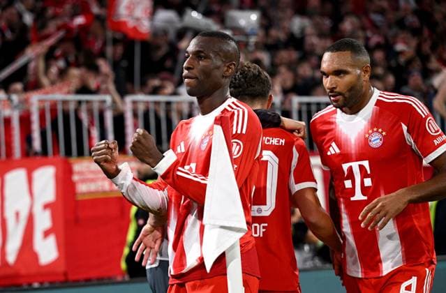 Soccer 1 Bundesliga Season 2025 2026 9 Matchday FC Bayern Muenchen Bayer 04 Leverkusen 01 11 2025 FC Bayern Muenchen cheering after the goal to 2 0, from left, goal scorer Nicolas Jackson with the jersey over his head and Jonathan Tah