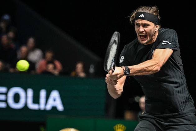 Jannik Sinner vs Alexander Zverev at Rolex Paris Masters 2025 in Paris FA Alexander Zverev competes against Jannik Sinner during the Rolex Paris Masters 2025 semi finals at the Paris La Defense Arena in Paris, on November 1, 2025. Photo by Firas Abdullah ABACAPRESS.COM Paris Ile-de-France France  Copyright: xAbdullahxFiras ABACAx