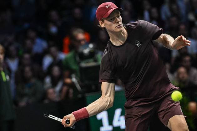 Jannik Sinner vs Alexander Zverev at Rolex Paris Masters 2025 in Paris FA Jannik Sinner competes against Alexander Zverev during the Rolex Paris Masters 2025 semi finals at the Paris La Defense Arena in Paris, on November 1, 2025. Photo by Firas Abdullah ABACAPRESS.COM Paris Ile-de-France France  Copyright: xAbdullahxFiras ABACAx