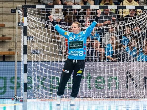 Celina Meissner Frisch Auf Women, 61 cheers after the seven-meter penalty, Frisch Auf Goeppingen vs HSG Blomberg Lippe, Handball, 1 Bundesliga, Season 2025 2026, 01 11 2025 Frisch Auf Goeppingen vs HSG Blomberg Lippe, Handball, 1 Bundesliga, Season 2025 2026, 01 11 2025 Goeppingen Copyright: xMichaelxSchmidt Eibner-Pressefotx EP_MST
