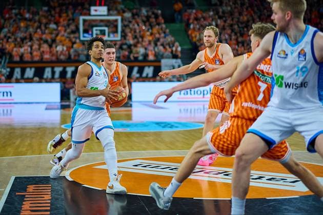 Garai Zeeb Frankfurt Skyliners, 03 , Diego Garavaglia ratiopharm ulm, 23 , Christian Sengfelder ratiopharm ulm, 43 Tobias Jensen ratiopharm ulm, 07 and Till Pape Frankfurt Skyliners, 19 GER, ratiopharm ulm vs Skyliners Frankfurt, Basketball, Matchday 6, EasyCredit Bundesliga, Season 2025 2026, 01 11 2025 GER, ratiopharm ulm vs Skyliners Frankfurt, Basketball, Matchday 6, EasyCredit Bundesliga, Season 2025 2026, 01 11 2025 New Ulm Copyright: xEibner-Pressefoto GeraldxOelze-dx EP_ODS