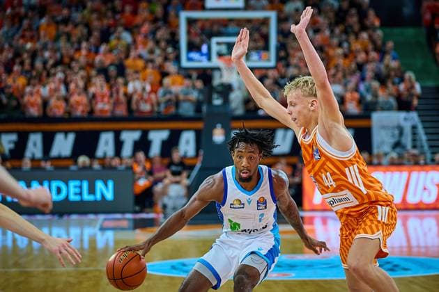 Teo Milicic ratiopharm ulm, 44 Blocks against Isaiah Swope Frankfurt Skyliners, 01 GER, ratiopharm ulm vs Skyliners Frankfurt, Basketball, Matchday 6, EasyCredit Bundesliga, Season 2025 2026, 01 11 2025 GER, ratiopharm ulm vs Skyliners Frankfurt, Basketball, Matchday 6, EasyCredit Bundesliga, Season 2025 2026, 01 11 2025 New Ulm Copyright: xEibner-Pressefoto GeraldxOelze-dx EP_ODS