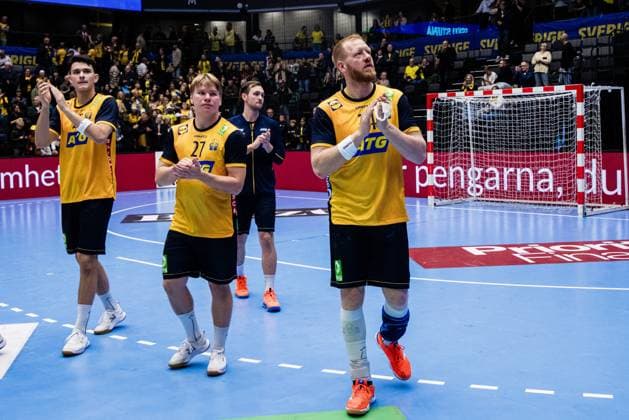 251101 Nikola Roganovic, Axel Mansson and Jim Gottfridsson celebrates after the international friendly handball match between Sweden and Spain on November 1, 2025 in Eskilstuna Photo Kenta Jönsson BILDBYRAN COP 210 KJ0282 handball handball handball landslag sverige sweden spain national teams bbeng jubel  Copyright: KENTAxJÖNSSON BB251101KJ070