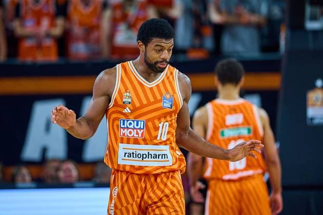 Malik Osborne ratiopharm ulm, 10 hadert GER, ratiopharm ulm vs Skyliners Frankfurt, Basketball, Matchday 6, EasyCredit Bundesliga, Season 2025 2026, 01 11 2025 GER, ratiopharm ulm vs Skyliners Frankfurt, Basketball, Matchday 6, EasyCredit Bundesliga, Season 2025 2026, 01 11 2025 New Ulm Copyright: xEibner-Pressefoto GeraldxOelze-dx EP_ODS