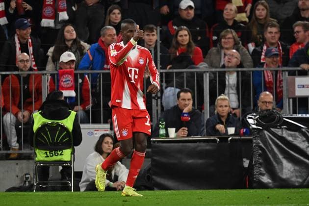 01 11 2025, xjrdrx, Soccer 1 Bundesliga, FC Bayern Muenchen Bayer 04 Leverkusen v l Nicolas Jackson FC Bayern Muenchen after the offside goal DFL DFB REGULATIONS PROHIBIT ANY USE OF PHOTOGRAPHS as IMAGE SEQUENCES and or QUASI VIDEO Muenchen