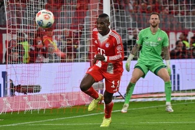 01 11 2025, xjrdrx, Soccer 1 Bundesliga, FC Bayern Muenchen Bayer 04 Leverkusen v l Nicolas Jackson FC Bayern Muenchen DFL DFB REGULATIONS PROHIBIT ANY USE OF PHOTOGRAPHS as IMAGE SEQUENCES and or QUASI VIDEO Muenchen
