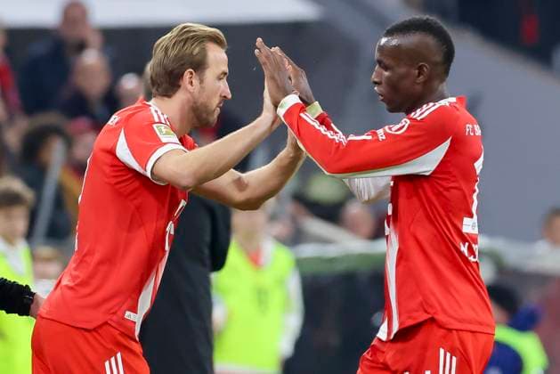 Harry Kane (FC Bayern Muenchen) wird fuer Nicolas Jackson (FC Bayern Muenchen) eingewechselt, Bundesliga, FC Bayern München v Bayer 04 Leverkusen, Allianz Arena am 01. November 2025 in München, Deutschland. (Foto von Marco Steinbrenner DeFodi Images) Harry Kane (FC Bayern Muenchen) is substituted for Nicolas Jackson (FC Bayern Munich), Bundesliga, FC Bayern München v Bayer 04 Leverkusen, Allianz Arena, November 1, 2025 in München, Germany. (Photo by Marco Steinbrenner DeFodi Images) DFL regulations prohibit any use of photographs as image sequences and or quasi-video. Harry Kane FC Bayern Muenchen is substituted for Nicolas Jackson FC Bayern Muenchen, Bundesliga, FC Bayern München v Bayer 04 Leverkusen, Allianz Arena, November 1, 2025 in Munich, Germany Photo by Marco Steinbrenner DeFodi Images Harry Kane FC Bayern Muenchen is substituted for Nicolas Jackson FC Bayern Munich , Bundesliga, FC Bayern München v Bayer 04 Leverkusen, Allianz Arena, November 1, 2025 in München, Germany Photo by Marco Steinbrenner DeFodi Images DFL regulations prohibit any use of photographs as image sequences and or quasi video