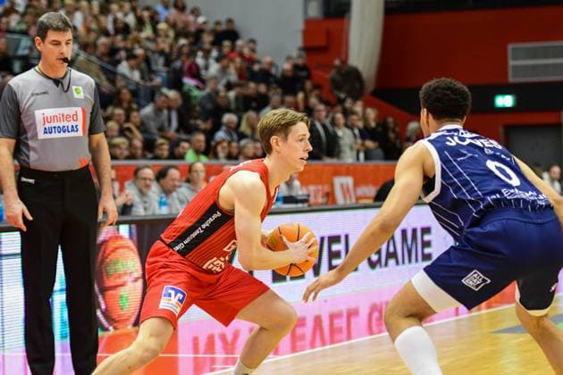 Aiden Warnholtz, Lamar Jones 6 Matchday, 2 Bundesliga Pro A, 46ers, Basketball, Basketball season 2025 2026, BBL, Germany, Gießen 46ers VfL SparkassenStars Bochum, Gießen in red, Bochum in blue, Men