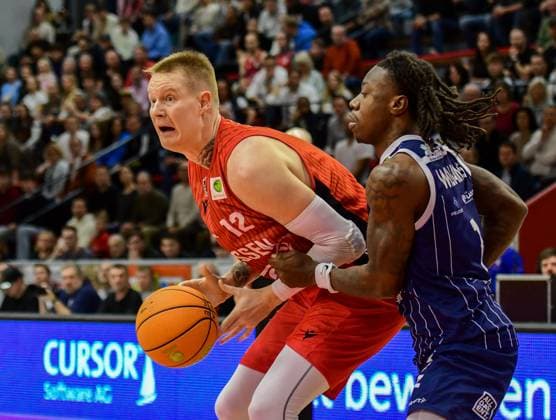 Robin Benzing, Antonio Williams 6 Matchday, 2 Bundesliga Pro A, 46ers, Basketball, Basketball season 2025 2026, BBL, Germany, Gießen 46ers VfL SparkassenStars Bochum, Gießen in red, Bochum in blue, Men