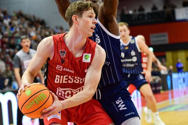 Aiden Warnholtz 6 Matchday, 2 Bundesliga Pro A, 46ers, Basketball, Basketball season 2025 2026, BBL, Germany, Gießen 46ers VfL SparkassenStars Bochum, Gießen in red, Bochum in blue, Men