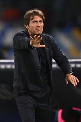 SSC Napoli v Como 1907 - Serie A Antonio Conte, coach of S.S.C. Napoli, participates in the 10th day of the Serie A Championship between S.S.C. Napoli and Como 1907 at the Diego Armando Maradona Stadium in Naples, Italy, on November 1, 2025. Naples Italy Italy  Copyright: xDomenicoxCippitellix originalFilename:cippitelli-sscnapol251101_npmGH.jpg