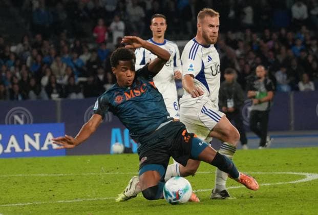 November 1, 2025, Napoli, ITALIA: Napoli™s forward David Neres in action during the Italian Serie A soccer match SSC Napoli vs FC Como 1907 at Diego Armando Maradona stadium in Naples, Italy, 1 November 2025 ANSA CESARE ABBATE. Italy Soccer Serie A, SSC Napoli Vs FC Como 1907  - ZUMAa110 20251101_zaf_a110_020 Copyright: xCesarexAbbatex