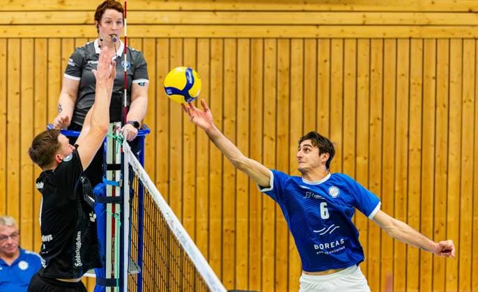 01 11 2025, GER, Volleyball, 2 BL Maenner Sued, Season 2025 2026, Blue Volleys Gotha Enervigo Volleys Dresden Jean Filippidis Blue Volleys Gotha 99867 Gotha Sporthalle Sportanlage Ernesti Thüringen Germany