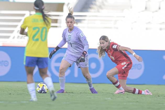 Brazil v Canada: Group A - FIFA U-17 Women s World Cup Morocco 2025 Ana Morganti, the goalkeeper of Brazil U-17, is in action during the FIFA U-17 Women s World Cup quarter-final match between Brazil and Canada in Rabat, Morocco, on November 1, 2025, at the Olympic Stadium. Rabat Morocco  Copyright: xAndreaxxAmatox originalFilename:amato-notitle251101_npT3F.jpg