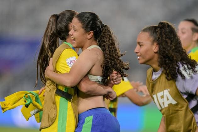 Brazil v Canada: Group A - FIFA U-17 Women s World Cup Morocco 2025 Brazilian players celebrate their qualification for the semi-finals during the FIFA U17, U 17 Women s World Cup Morocco 2025 quarter-final match between Brazil and Canada in Rabat, Morocco, on November 1, 2025, at the Olympic Stadium. Rabat Morocco  Copyright: xAndreaxxAmatox originalFilename:amato-notitle251101_npQMK.jpg