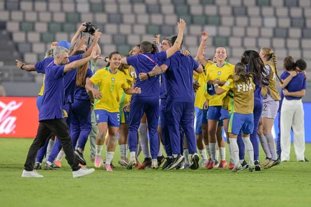 Brazil v Canada: Group A - FIFA U-17 Women s World Cup Morocco 2025 Brazilian players celebrate their qualification for the semi-finals during the FIFA U17, U 17 Women s World Cup Morocco 2025 quarter-final match between Brazil and Canada in Rabat, Morocco, on November 1, 2025, at the Olympic Stadium. Rabat Morocco  Copyright: xAndreaxxAmatox originalFilename:amato-notitle251101_npBQK.jpg