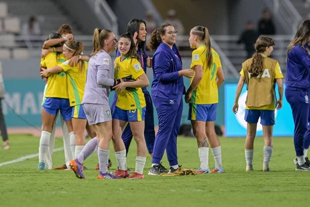 Brazil v Canada: Group A - FIFA U-17 Women s World Cup Morocco 2025 Brazilian players celebrate their qualification for the semi-finals during the FIFA U17, U 17 Women s World Cup Morocco 2025 quarter-final match between Brazil and Canada in Rabat, Morocco, on November 1, 2025, at the Olympic Stadium. Rabat Morocco  Copyright: xAndreaxxAmatox originalFilename:amato-notitle251101_npKLU.jpg