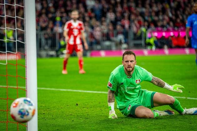 SOCCER - DFL, Bayern vs Leverkusen MUNICH,GERMANY,01.NOV.25 - SOCCER - 1. DFL, 1. Deutsche Bundesliga, FC Bayern Muenchen vs Bayer 04 Leverkusen. Image shows the disappointment of Mark Flekken (Leverkusen).  GEPAxpictures xKevinxHackner