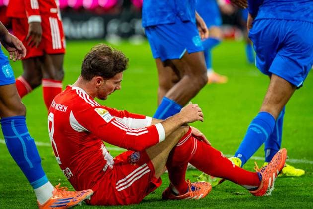 SOCCER - DFL, Bayern vs Leverkusen MUNICH,GERMANY,01.NOV.25 - SOCCER - 1. DFL, 1. Deutsche Bundesliga, FC Bayern Muenchen vs Bayer 04 Leverkusen. Image shows the disappointment of Leon Goretzka (Bayern).  GEPAxpictures xKevinxHackner