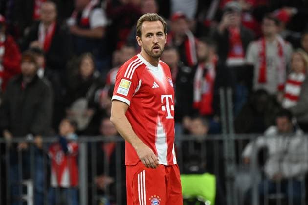 01 11 2025, xjrdrx, Football 1 Bundesliga, FC Bayern Muenchen Bayer 04 Leverkusen v l Harry Kane FC Bayern Muenchen DFL DFB REGULATIONS PROHIBIT ANY USE OF PHOTOGRAPHS as IMAGE SEQUENCES and or QUASI VIDEO Muenchen
