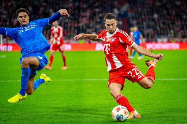 SOCCER - DFL, Bayern vs Leverkusen MUNICH,GERMANY,01.NOV.25 - SOCCER - 1. DFL, 1. Deutsche Bundesliga, FC Bayern Muenchen vs Bayer 04 Leverkusen. Image shows Jarell Quansah (Leverkusen) and Raphael Guerreiro (Bayern)  GEPAxpictures xKevinxHackner