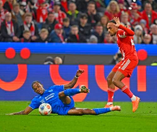 01 11 2025, Soccer Bundesliga 2025 2026, Matchday 9, FC Bayern Munich Bayer Leverkusen, in the Allianz Arena Munich, v l Jeanuel Belocian Leverkusen vs Sacha Boey FC Bayern Munich DFL and DFB regulations prohibit any use of photographs as image sequences and or quasi video