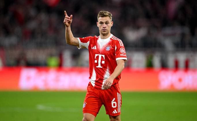 Soccer 1 Bundesliga Season 2025 2026 9 Matchday FC Bayern Muenchen Bayer 04 Leverkusen 01 11 2025 Joshua Kimmich FC Bayern Muenchen