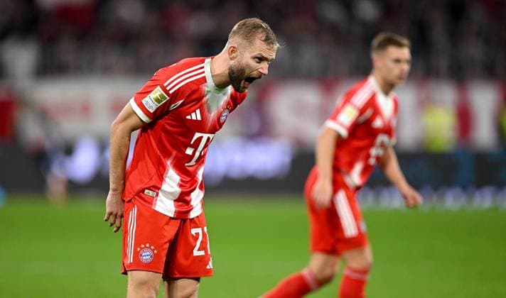 Soccer 1 Bundesliga Season 2025 2026 9 Matchday FC Bayern Muenchen Bayer 04 Leverkusen 01 11 2025 Konrad Laimer FC Bayern Muenchen