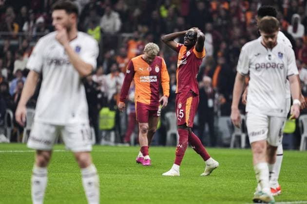 Galatasaray v Trabzonspor - Turkish Super Lig ISTANBUL, TURKIYE - NOVEMBER 1: Victor Osimhen of Galatasaray reacts during the Turkish Super Lig week 11 football match between Galatasaray and Trabzonspor at RAMS Park Stadium in Istanbul, Turkiye on November 1, 2025. Arife Karakum Anadolu Istanbul Turkey. Editorial use only. Please get in touch for any other usage.  Copyright: x2025xAnadoluxArifexKarakumx