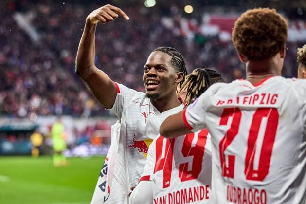01 11 2025, Football, Men, Bundesliga, 2025 2026, RB Leipzig VfB Stuttgart Castello Lukeba 23, RB Leipzig cheers Yan Diomande 49, RB Leipzig after 2 0 Leipzig Red Bull Arena Saxony Germany
